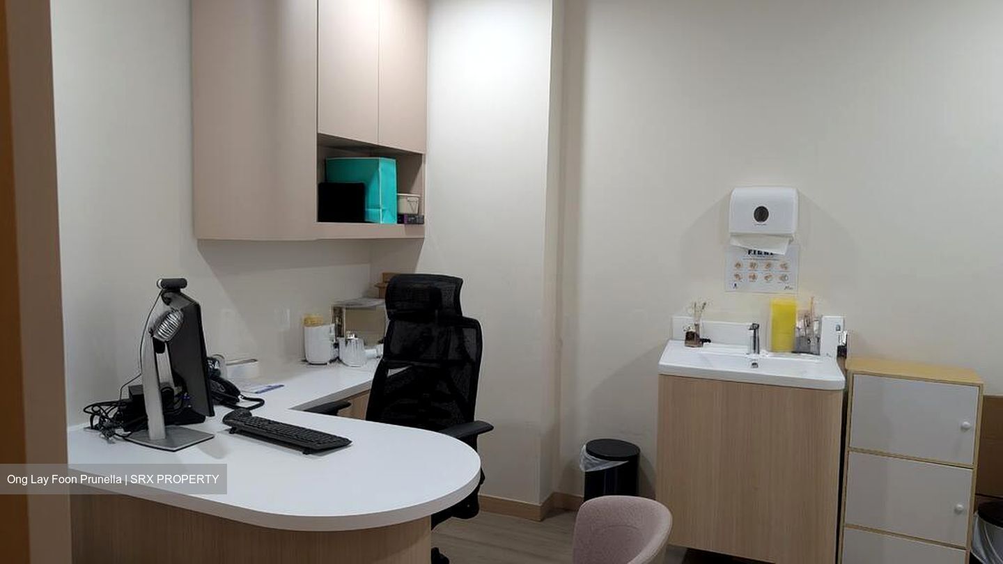 Gleneagles Hospital (D10), Retail #605329761